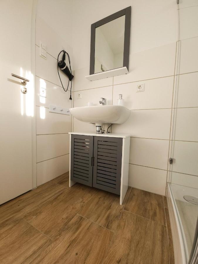 Schoene Ferienwohnung 78M2, 3 Schlafzimmer, 2 Baeder, Zentrumnah, 1Og Эрфурт Экстерьер фото